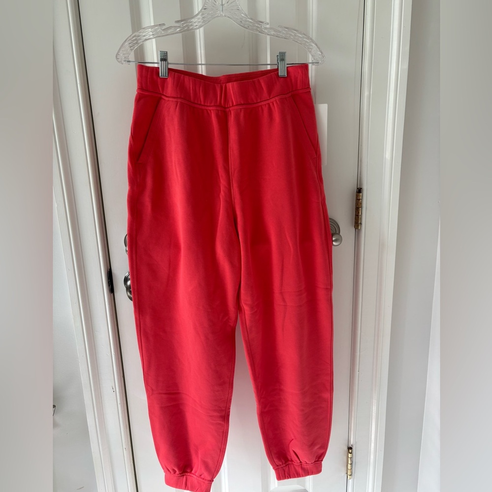Lululemon Athletica Relaxed HR Jogger in Red